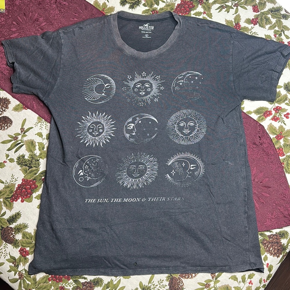 Hollister ‘sun , moon & stars’ graphic tee faded black size Small